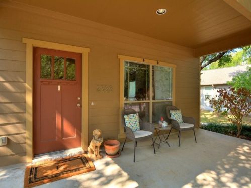 2333 Amur Dr, Austin TX  78745-2065 exterior