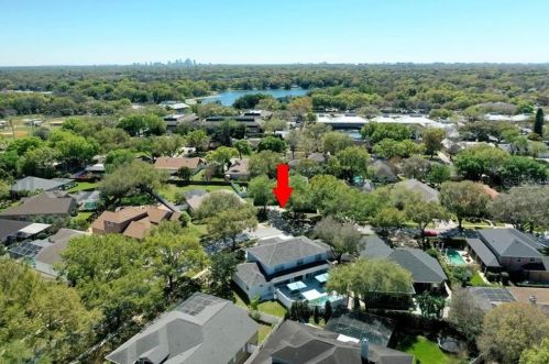 2819 Safe Hbr Dr, Tampa FL 33618-4538 exterior