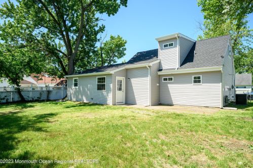 35 Buttonwood Pl, Hazlet NJ  07730-2173 exterior