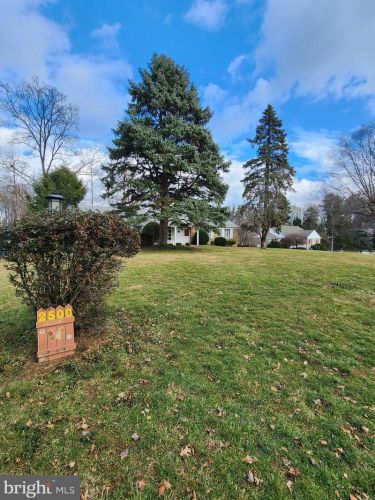 2500 High Rd, Huntingdon Valley, PA 19006-5402