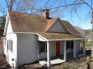 156 Beaverdam Rd, Asheville NC  28804-2734 exterior