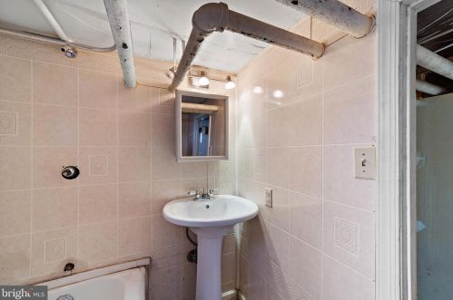 615 Magee, Philadelphia PA 19111-4715 exterior