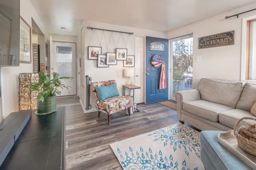 5160 Curry Rd, Pittsburgh PA 15236-2541 exterior