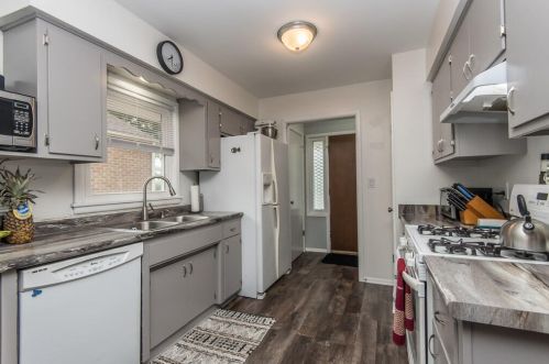 3260 51st St, Milwaukee, WI 53219-4513