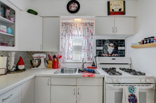 2015 94, Milwaukee WI 53227-1403 exterior