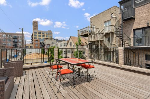 1523 School St, Chicago IL 60657-2121 exterior