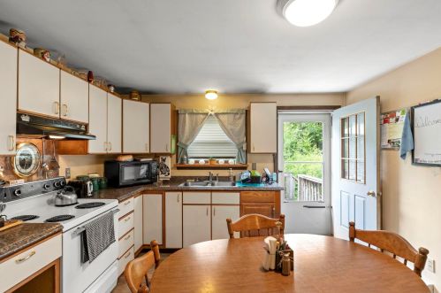 63 Dows Ln, Seabrook NH 03874-4202 exterior