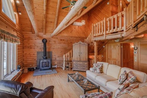 150 Flag Swamp Rd, Roxbury, CT 06783-2118