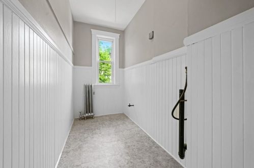 31 Hitchcock Rd, Worcester MA 01603-2622 exterior