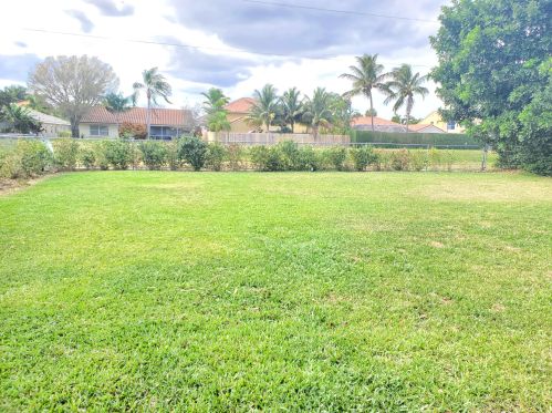 5384 Courtney Cir, Boynton Beach FL 33472-1249 exterior