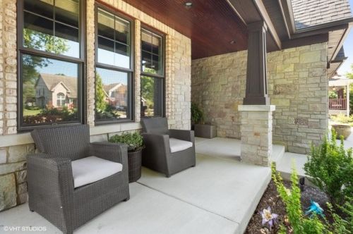 111 Clinton Ave, Elmhurst, IL 60126-2906