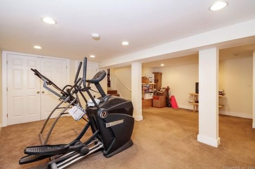 50 High Pt Rd, Westport CT 06880-3905 exterior