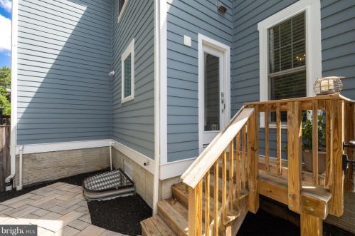 300 Mount Vernon Ave, Alexandria VA  22301-2232 exterior