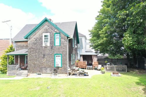 69 2nd Ave, Woonsocket, RI 02895-5125
