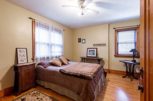 3283 48, Milwaukee WI 53220-2707 exterior