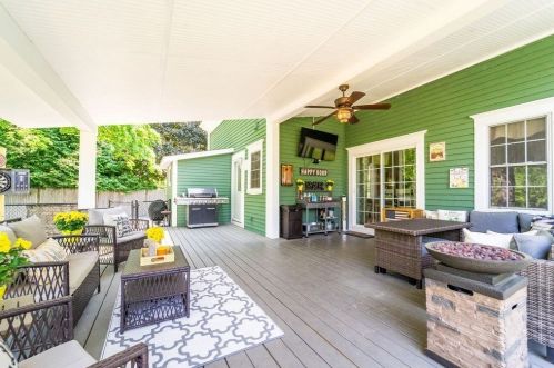 30 Field St, Taunton, MA 02780-1020