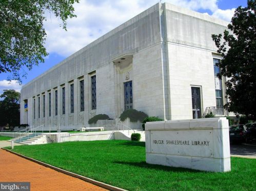 121 6 St, Washington DC 20002-2215 exterior