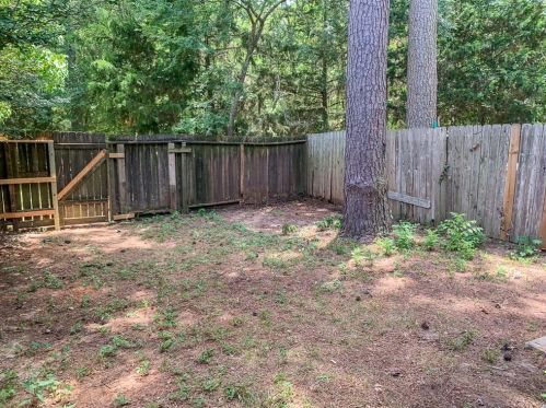 2223 Crosstimbers St, Huntsville TX 77320-3403 exterior