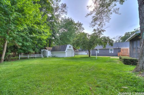 633 Randall Rd, Meskegon MI 49441-4953 exterior