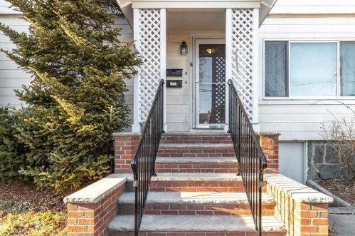 8 Arthur St, Salem MA 01970-2801 exterior