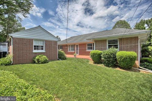 1712 Wheatland Ave, Lancaster PA 17603-4520 exterior