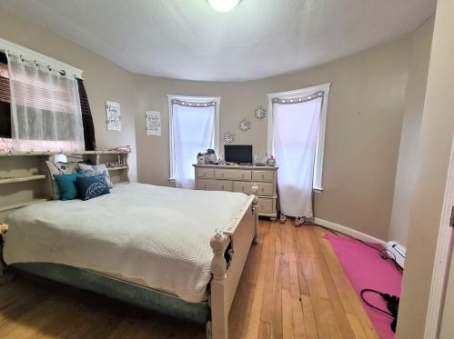 18 Hillside St, Worcester MA 01610-2199 exterior