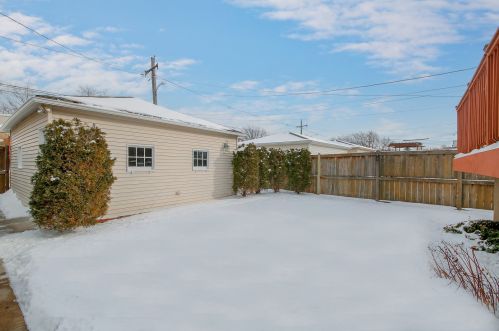 7854 Cressett Dr, Chicago IL 60707-1340 exterior