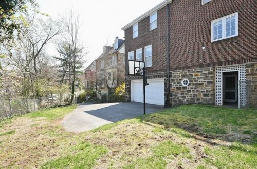 5381 Northumberland St, Pittsburgh PA 15217-1128 exterior