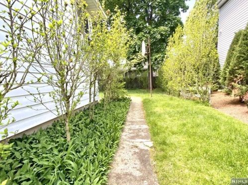 76 Harrison St, Dumont, NJ 07628-1310