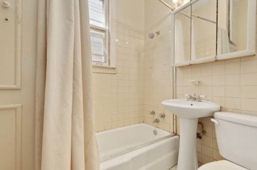 3320 Drake Ave, Chicago IL 60659-4420 exterior