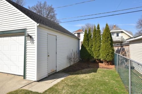 2475 68, Milwaukee WI 53219-1905 exterior