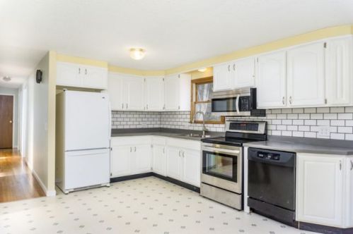 304 Peekskill Ave, Springfield, MA 01129-1735