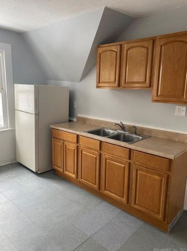 149 Gln St, New Britain CT 06051-2506 exterior