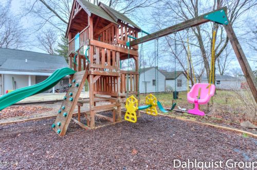 883 Post Rd, Meskegon MI 49441-4045 exterior