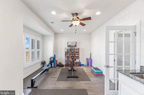 725 Custis Ave, Alexandria VA 22301-1422 exterior