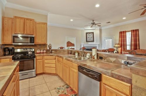 719 Silent Holw, San Antonio TX 78260-6276 exterior