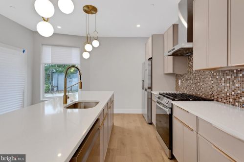 1840 Leithgow St, Philadelphia PA 19123-1430 exterior