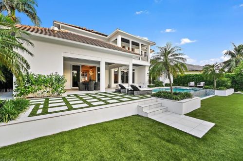 1501 Bluefin Ct, Naples FL 34102-1576 exterior