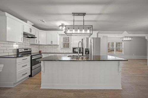 484 Dot Dr, Atlanta GA 30349-2703 exterior