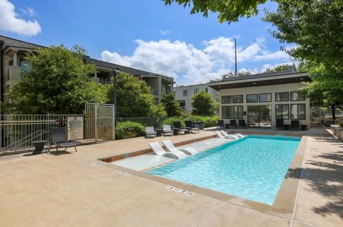 2805 Dulce Ln, Austin TX  78704 exterior