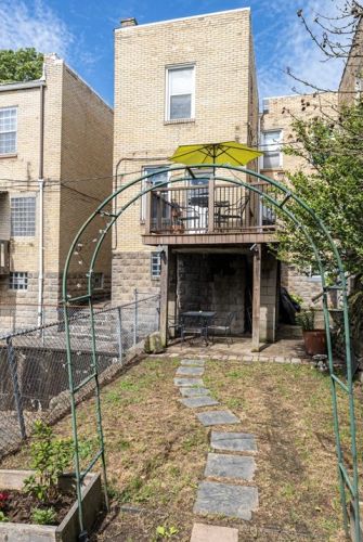 2219 Wightman St, Pittsburgh PA  15217-2065 exterior