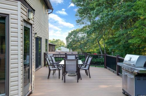 15 Long Acre Ln, Huntington Station NY 11746-7926 exterior