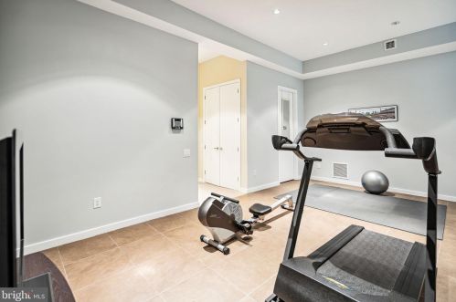 1433 Bainbridge St, Philadelphia PA 19146-2121 exterior