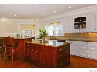 26 Sarles St, Armonk NY  10504-1229 exterior