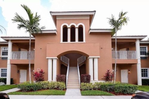 8313 Mulligan Cir, Fort Pierce FL 34986-3281 exterior