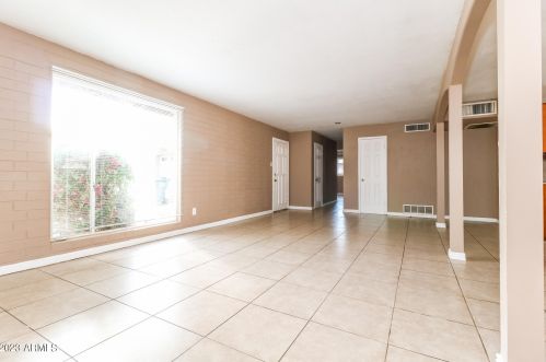 6136 Clarendon Ave, Phoenix AZ  85033-4121 exterior