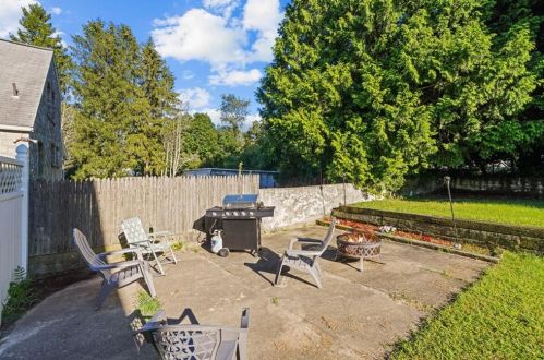 136 Tiogue Ave, Coventry RI 02816-5580 exterior