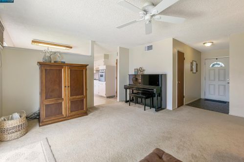 2448 Tanager Ct, Concord CA 94520-1523 exterior