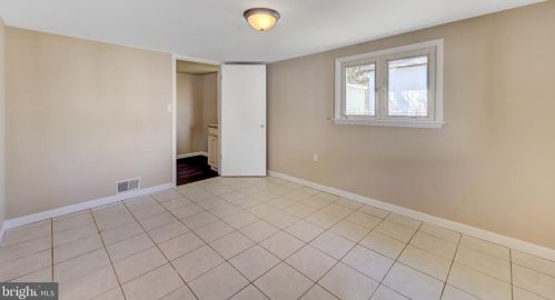 3 Scarsdale Ave, Trenton NJ  08618-1921 exterior