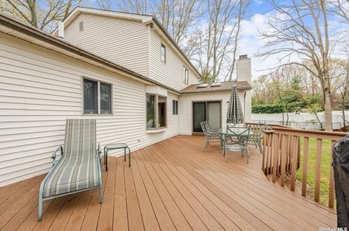 22 Long Acre Ln, Huntington Station NY 11746-7926 exterior